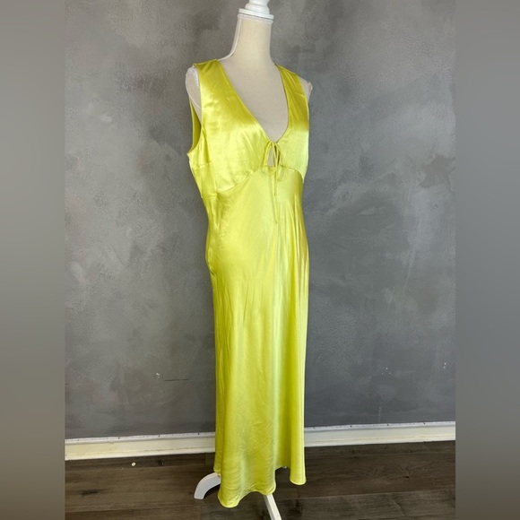 Rails Cindi Sleeveless Satin V Neck Midi Dress - Picture 5 of 6